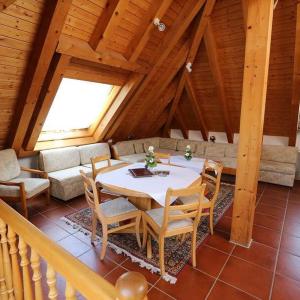 Basic Triple Room with Shared Bathroom