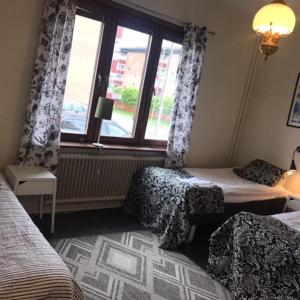 Basic Triple Room with Shared Bathroom