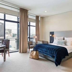 Queen Studio Suite with City View