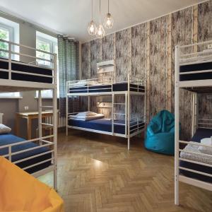 6-Bed Room with Shared Bathroom