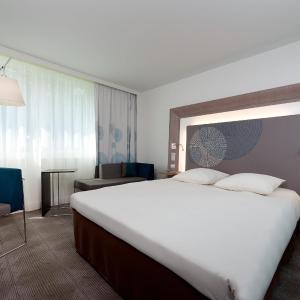 Classic Room With 1 Double Bed And 2 Single Beds
