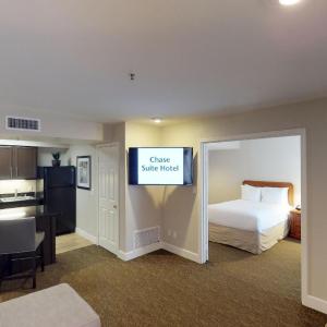 One Bedroom with 2 Full Beds - Full Kitchen