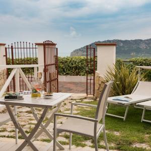One-Bedroom Apartment with Sea View