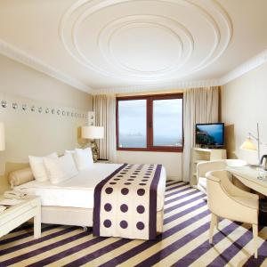 Double or Twin Room with Sea View