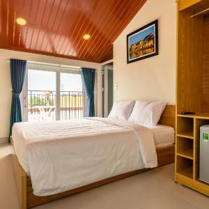King Room with Balcony