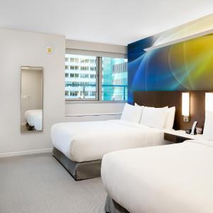 Skyline View Two Queen Beds - ADA Hearing/Visual/Bathtub