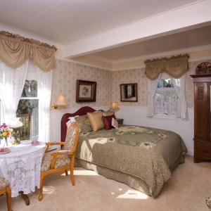 Patricia Stofle Room - Deluxe Queen 
