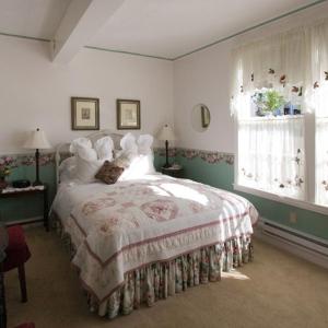 Annie's Room - Standard Queen 