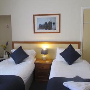 Twin Room with Shower