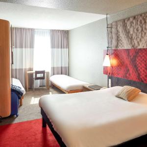 Standard Room with 1 double bed and 1 single bed