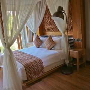 Suite with Lake View