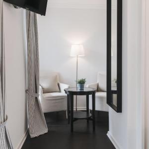 Classic Double Room with Balcony and Lake View