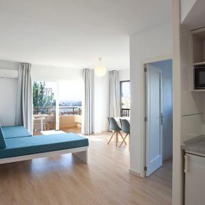 Comfort One-Bedroom Apartment with Balcony