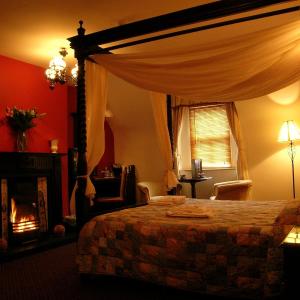 Superior Room with Four Poster Bed