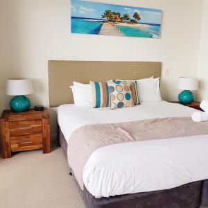 One-Bedroom Apartment with Ocean View