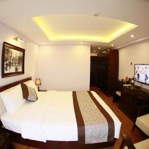 Deluxe Double Room with Balcony and Mountain View