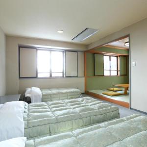 Family Room with Mountain View