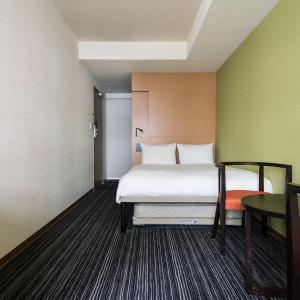 Deluxe Double Room with Shower - Non-Smoking