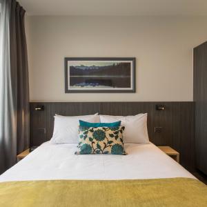 One Bedroom Apartment