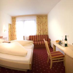 Triple Room with Balcony & Valley View