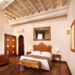 Quintuple Room