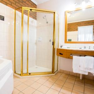 Queen Room with Spa Bath