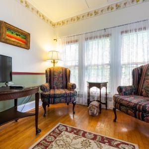 Deluxe King Suite