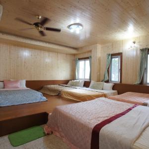 Family Room (10 Adults)