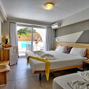 Double Room With Private Pool (Swim Up)