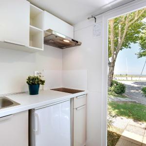 Mobile Home with Kitchenette (3 Adults)