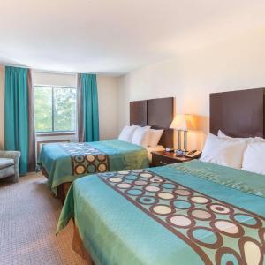 Queen Room with Two Queen Beds - Non-Smoking
