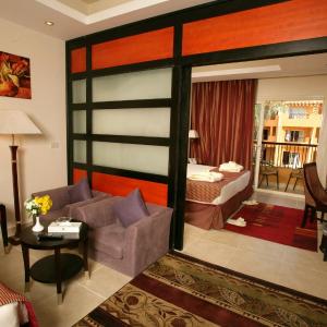 Family Room 3 adults