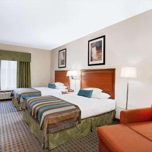 Deluxe Queen Room with Two Queen Beds - Non-Smoking