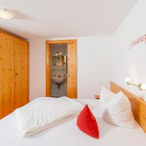 Single Room with Mountain View