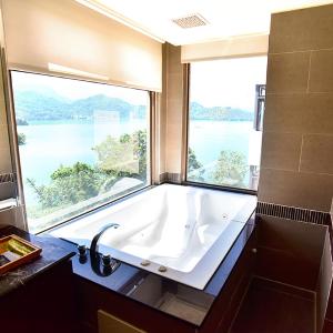 Side lake view double room