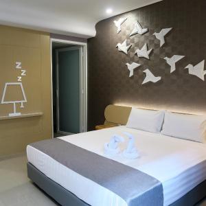 Deluxe Double Room (2 Adults + 1 Child)