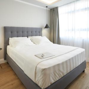 Cozy Double Room with Urban View