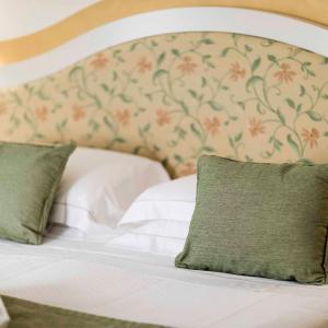 Double Room Single Use with Lake View (1 Adult)