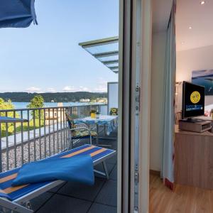 Apartment with Balcony or Terrace (2-4)