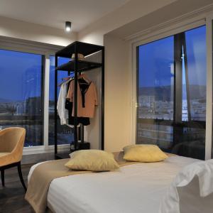 Corner Single Room with Acropolis View