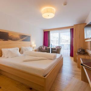 Superior Double Room with Bath and Balcony 