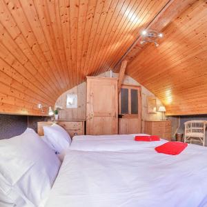 Deluxe Loft Double or Twin with Private External Bathroom
