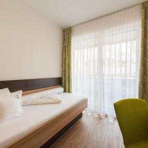 Budget Single Room with Balcony and limited view
