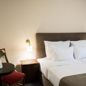 Twin/Double Room with Terrace Access and Park View
