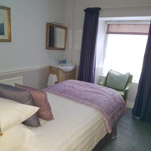 Single Room with Private External Bathroom