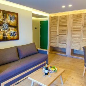One Bedroom Suite 