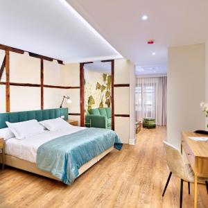 Suite with City View