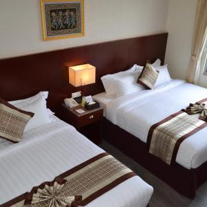 Deluxe Queen Room