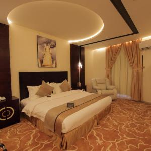 Deluxe Suite with Spa Bath