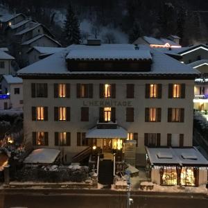 hotelImage